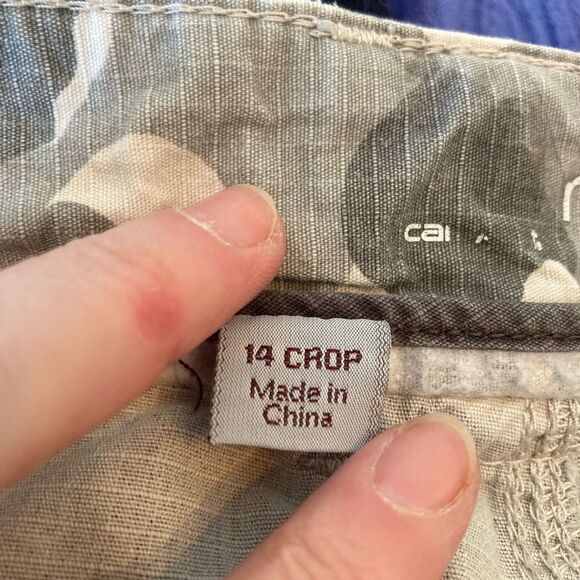 Carhartt camo relaxed crop pants w/ cargo pockets - Picture 10 of 13